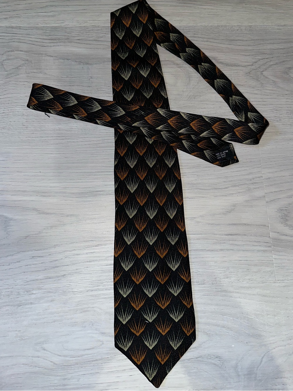 JHANE BARNES vintage Men's Black Tie with Brown and Cream Leaf Pattern